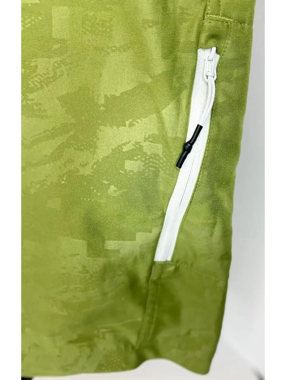 Under Armour Mens Swim Trunks Shorts size 34 Green Camo Lace Up Zipper Pocket